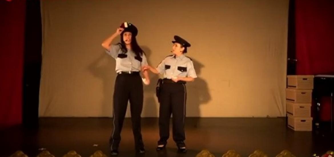 Despide a estas heroicas mujeres policías y sé parte de esta singular historia que nació en Navidad; escrita, dirigida y actuada por Cecilia Sotres y Nora Huerta.