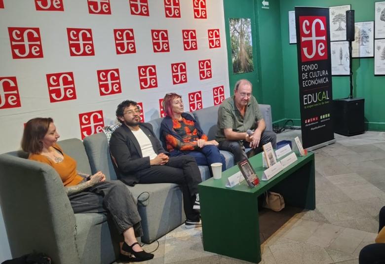  Flor Canosa, Elia Barceló y José Manuel Fajardo pusieron sobre la mesa -en un encuentro moderado por Ezra Alcázar-, los retos de la circulación editorial entre México, América Latina y España.